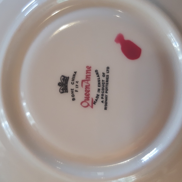 Queen Anne Bone China Made in England Teacup & Saucer # 8200 - Picture 5 of 8